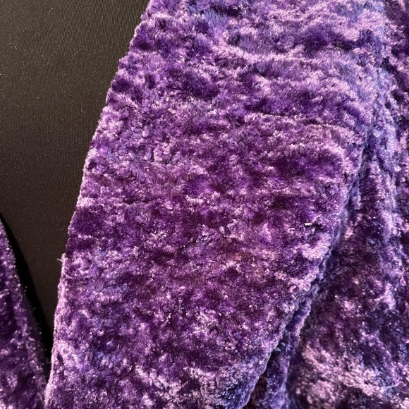 Delicate gorgeous purple crushed velvet look poly. Large - Picture 2 of 15